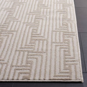 Safavieh Saylor 102 Power Loomed Transitional Rug Beige / Ivory 6'-3" x 6'-3" Round