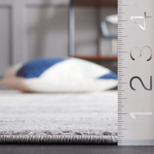 Safavieh Saylor 105 Power Loomed Transitional Rug Grey / Ivory 6'-3" x 6'-3" Round