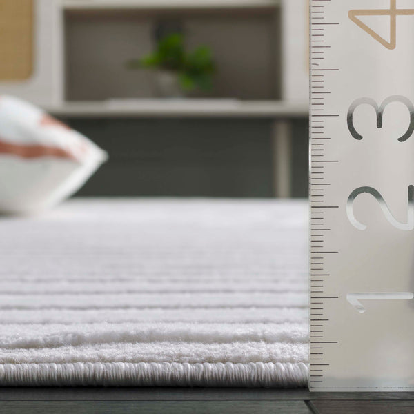 Safavieh Saylor Modern Round Area Rug - Luxurious Turkish Design For Chic Living Spaces & Cozy Atmosphere Ivory 70% Polypropylene,30% Polyester Shrink Say113a-6sq