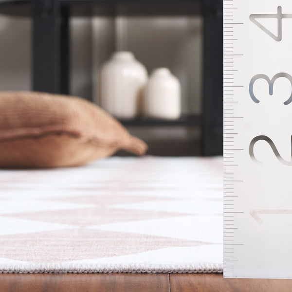 Safavieh Santa Elegant Geometric Diamond Area Rug - Soft Polyester, Machine Washable, Perfect For Any Space Ivory ,Beige Polyester Scl938c-6r