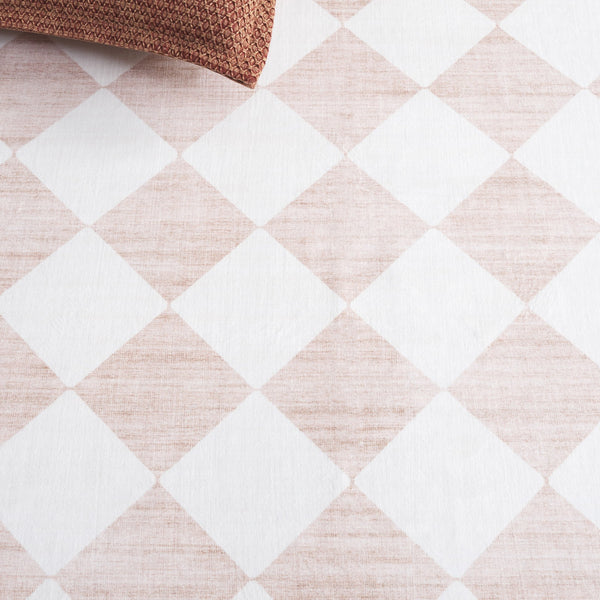 Safavieh Santa Elegant Geometric Diamond Area Rug - Soft Polyester, Machine Washable, Perfect For Any Space Ivory ,Beige Polyester Scl938c-6r