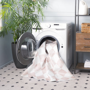 Safavieh Santa Elegant Geometric Diamond Area Rug - Soft Polyester, Machine Washable, Perfect For Any Space Ivory ,Beige Polyester Scl938c-6r