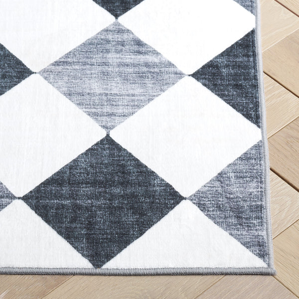 Safavieh Santa Elegant Geometric Diamond Area Rug - Soft Polyester, Machine Washable, Perfect For Any Space Ivory ,Grey Black Polyester Scl938d-5
