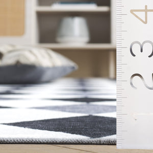 Safavieh Santa Elegant Geometric Diamond Area Rug - Soft Polyester, Machine Washable, Perfect For Any Space Ivory ,Grey Black Polyester Scl938d-5