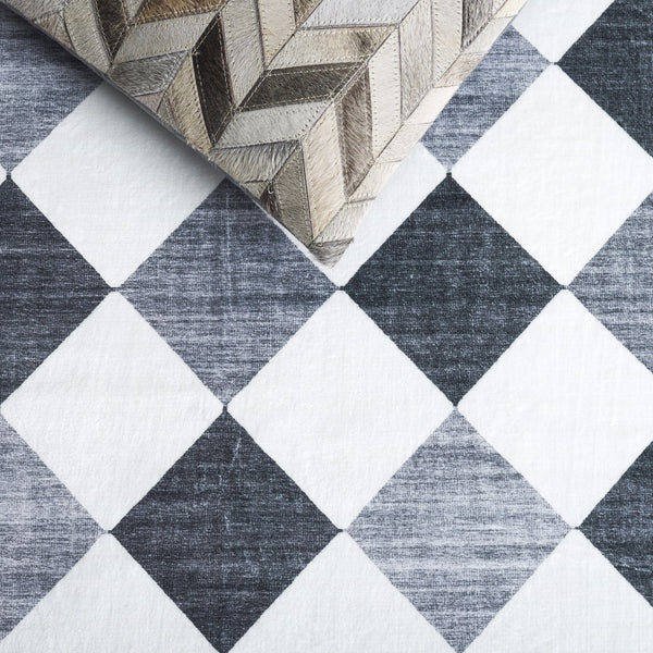 Safavieh Santa Elegant Geometric Diamond Area Rug - Soft Polyester, Machine Washable, Perfect For Any Space Ivory ,Grey Black Polyester Scl938d-5