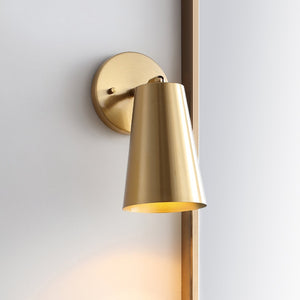 Safavieh LEONARDO, 10-Inch Brass & Iron Wall Sconce for Warm Ambient Lighting in Classic & Modern Spaces SCN4020A