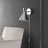 Safavieh Jordie, 9.25 Inch, Chrome, Iron Wall Sconce X23 Chrome 8" x 8.25" x 9.25"