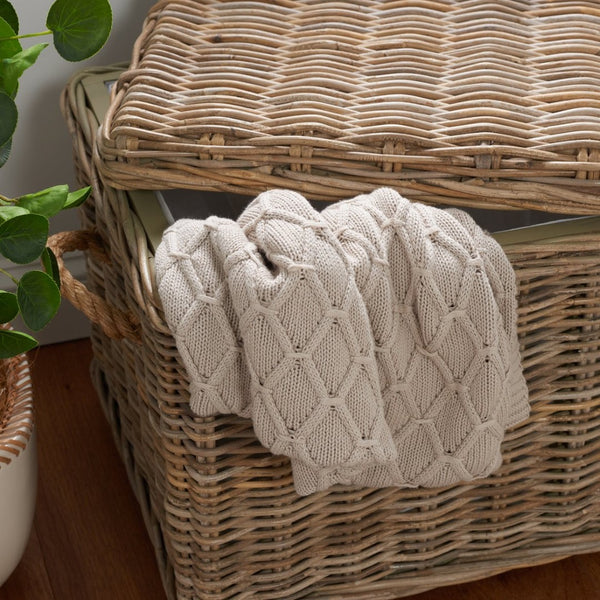 Safavieh Salim Eco-Friendly Grey Wicker Trunk - Handwoven Storage Solution With Mahogany Frame & Timeless Style SEA7019A