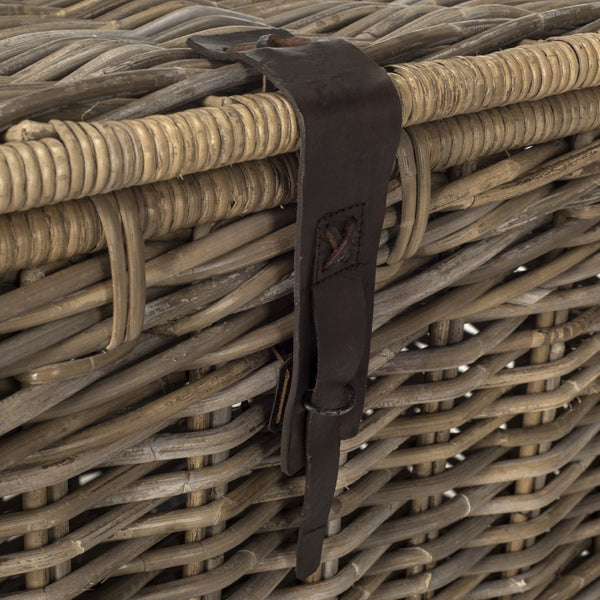 Safavieh Amancio Wicker Trunk - Handwoven Kubu Rattan Storage Solution With Rustic Charm And Modern Design SEA7021A