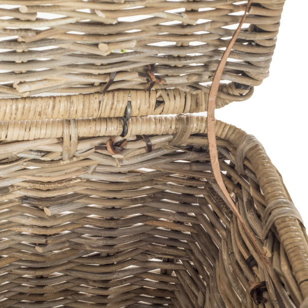 Safavieh Amancio Wicker Trunk - Handwoven Kubu Rattan Storage Solution With Rustic Charm And Modern Design SEA7021A
