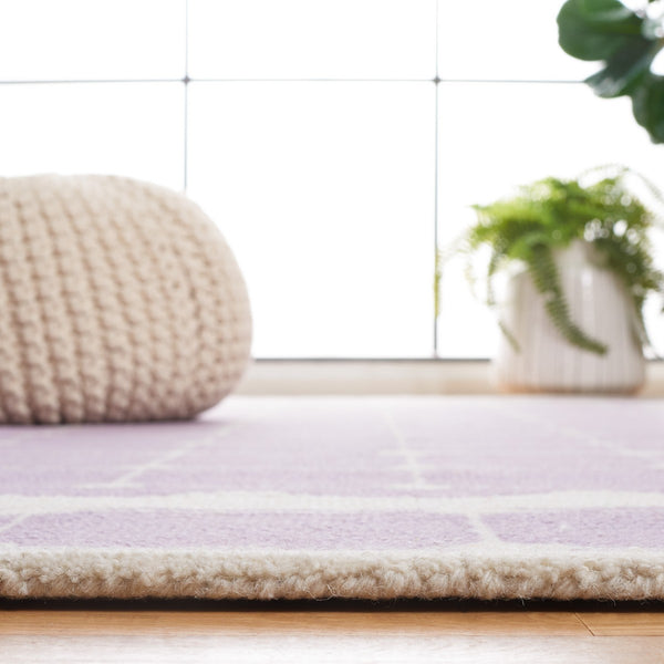 Safavieh Safavieh Kids 927 Hand Tufted Kids Rug Purple / Ivory SFK927V-8