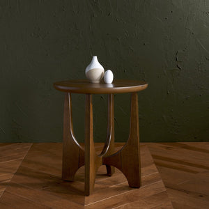 Safavieh SASHA Wood Accent Table - Timeless Design for Modern Spaces, Perfect for Decor and Functionality Medium Oak SFV2129C