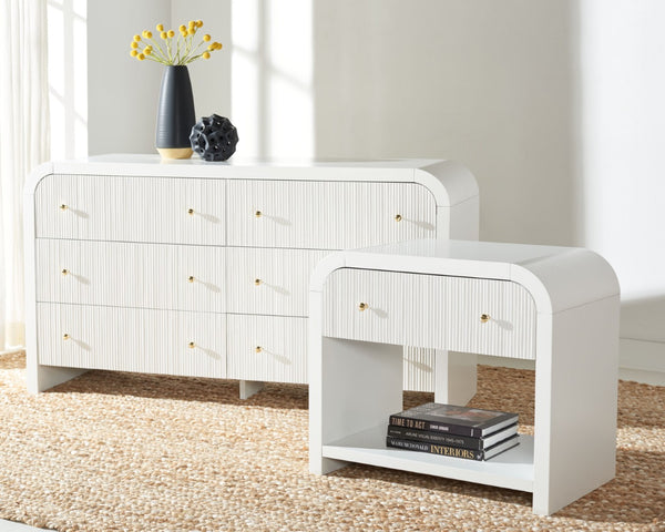 Safavieh LIABELLA Curved Nightstand with Elegant Ribbed Facade and Luxe Gold Accents for Modern Bedrooms White / Gold SFV2145A