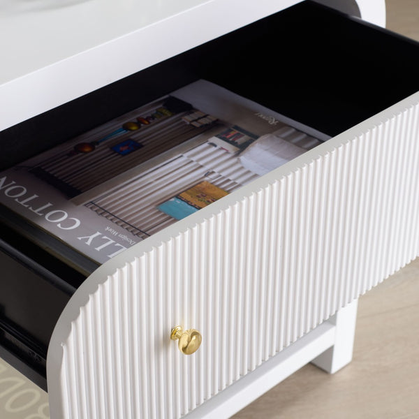 Safavieh LIABELLA Curved Nightstand with Elegant Ribbed Facade and Luxe Gold Accents for Modern Bedrooms White / Gold SFV2145A