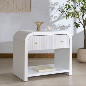 Safavieh LIABELLA Curved Nightstand with Elegant Ribbed Facade and Luxe Gold Accents for Modern Bedrooms White / Gold SFV2145A