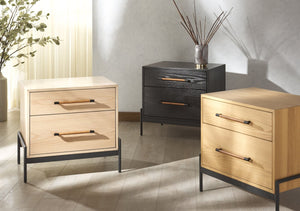 Safavieh CHANDRI Modern Vegan Leather Nightstand – Stylish Storage with Durable Wood & Metal Accents for Bedroom Oak / Black SFV2191C