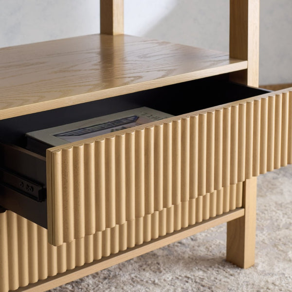 Safavieh SHELBIE 2-Drawer Reeded Nightstand - Modern Elegance with Practical Storage for Any Space Oak SFV2205A