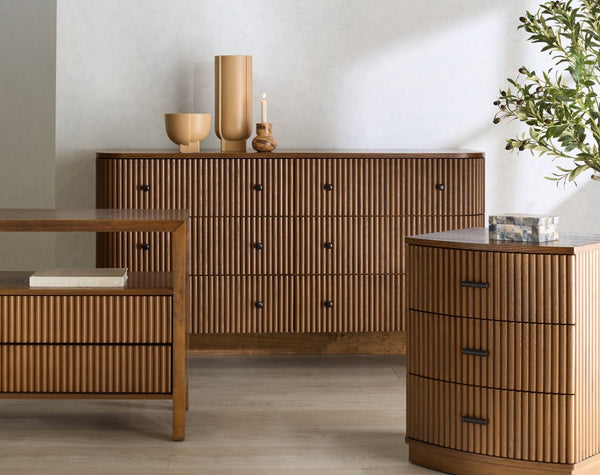 Safavieh SHELBIE 6 Drawer Reeded Dresser – Textured Elegance and Ample Storage for Modern Bedrooms Medium Oak / Black SFV2207C