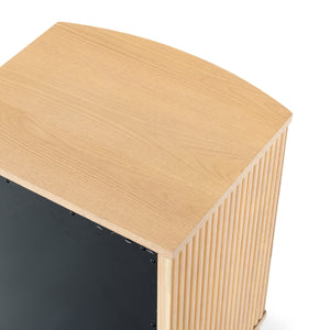 Safavieh Shelbie 3 Drawer Reeded Nightstand - Elegant Oak Design With Modern Accents For Any Bedroom Decor Oak ,Black Wood ,Polyester Resin Drawer Fronts ,Metal Sfv2206a