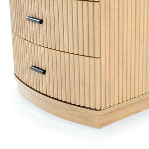 Safavieh Shelbie 3 Drawer Reeded Nightstand - Elegant Oak Design With Modern Accents For Any Bedroom Decor Oak ,Black Wood ,Polyester Resin Drawer Fronts ,Metal Sfv2206a