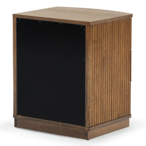 Safavieh Shelbie 3 Drawer Reeded Nightstand - Elegant Oak Design With Modern Accents For Any Bedroom Decor Medium Oak ,Black Wood ,Polyester Resin Drawer Fronts ,Metal Sfv2206c