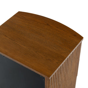 Safavieh Shelbie 3 Drawer Reeded Nightstand - Elegant Oak Design With Modern Accents For Any Bedroom Decor Medium Oak ,Black Wood ,Polyester Resin Drawer Fronts ,Metal Sfv2206c