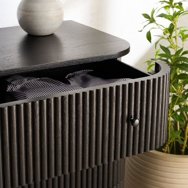 Safavieh SHELBIE 6 Drawer Reeded Dresser – Textured Elegance and Ample Storage for Modern Bedrooms Black / Black SFV2207B