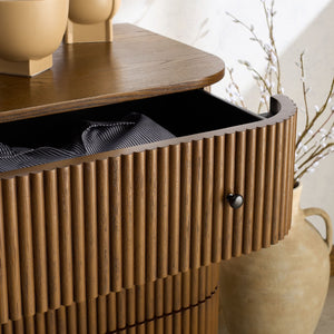 Safavieh SHELBIE 6 Drawer Reeded Dresser – Textured Elegance and Ample Storage for Modern Bedrooms Medium Oak / Black SFV2207C