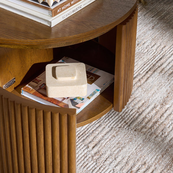 Safavieh SHELBIE Reeded Oval Coffee Table - Elegant Living Room Centerpiece with Stylish Wood and Resin Design Medium Oak SFV2209C