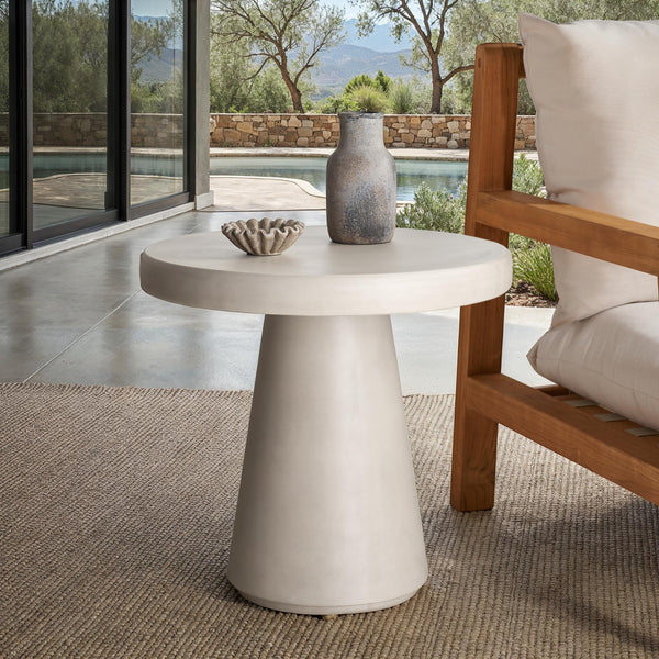 Safavieh Hayleen Round Concrete Accent Table - Light Grey Industrial Design For Elegant Home Decor Style Light Grey Cast Gfrc Concrete ,Metal Sfv2602a-2bx
