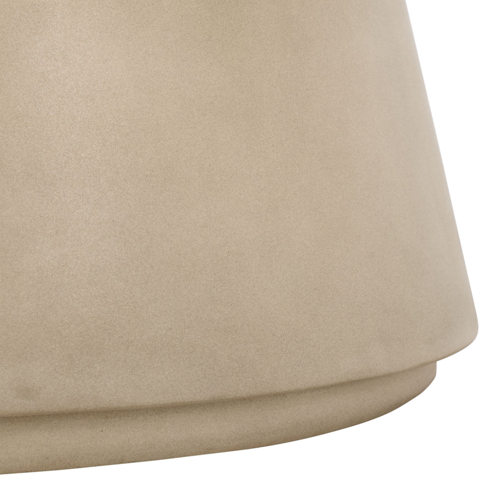 Safavieh Hayleen Round Concrete Coffee Table - Light Grey Industrial Chic Design For Modern Living Rooms Light Grey Cast Gfrc Concrete ,Metal Sfv2603a-2bx