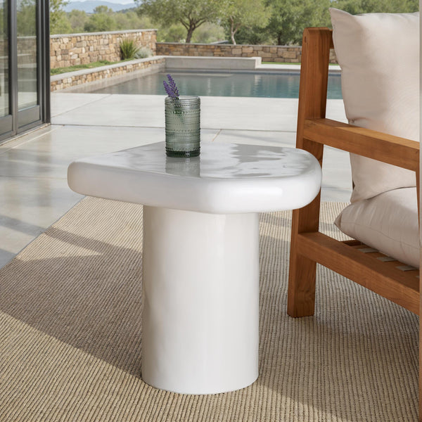 Safavieh Rhianna Concrete Accent Table - Modern Design With Sturdy Iron Base For Indoor & Outdoor Style White Cast Gfrc Concrete ,Metal Sfv2608a-2bx