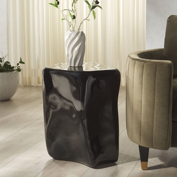 Safavieh WYNNONA Concrete Accent Table – Modern Minimalist Design with Industrial Flair for Any Space Black SFV2613B