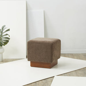 Safavieh NATALYA Square Ottoman - Plush Boucle Upholstery, Chic Wood Base, Versatile Accent for Any Space Dark Brown / Walnut SFV5128C