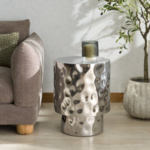 Safavieh Janalee Hammered Steel Accent Table – Chic Chrome Finish For Modern Elegance & Versatile Decor Charcoal Hammered Stainless Steel ,Metal Sfv7912a