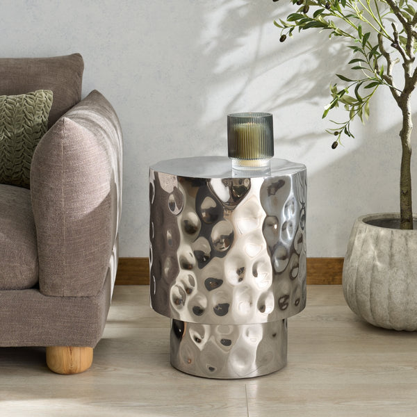 Safavieh Janalee Hammered Steel Accent Table – Chic Chrome Finish For Modern Elegance & Versatile Decor Charcoal Hammered Stainless Steel ,Metal Sfv7912a