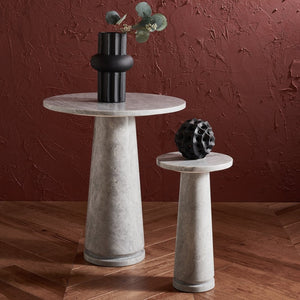 Safavieh VALENTIA Round Marble Accent Table - Sculptural Elegance for Modern Interiors and Small Spaces Light Grey SFV9704A