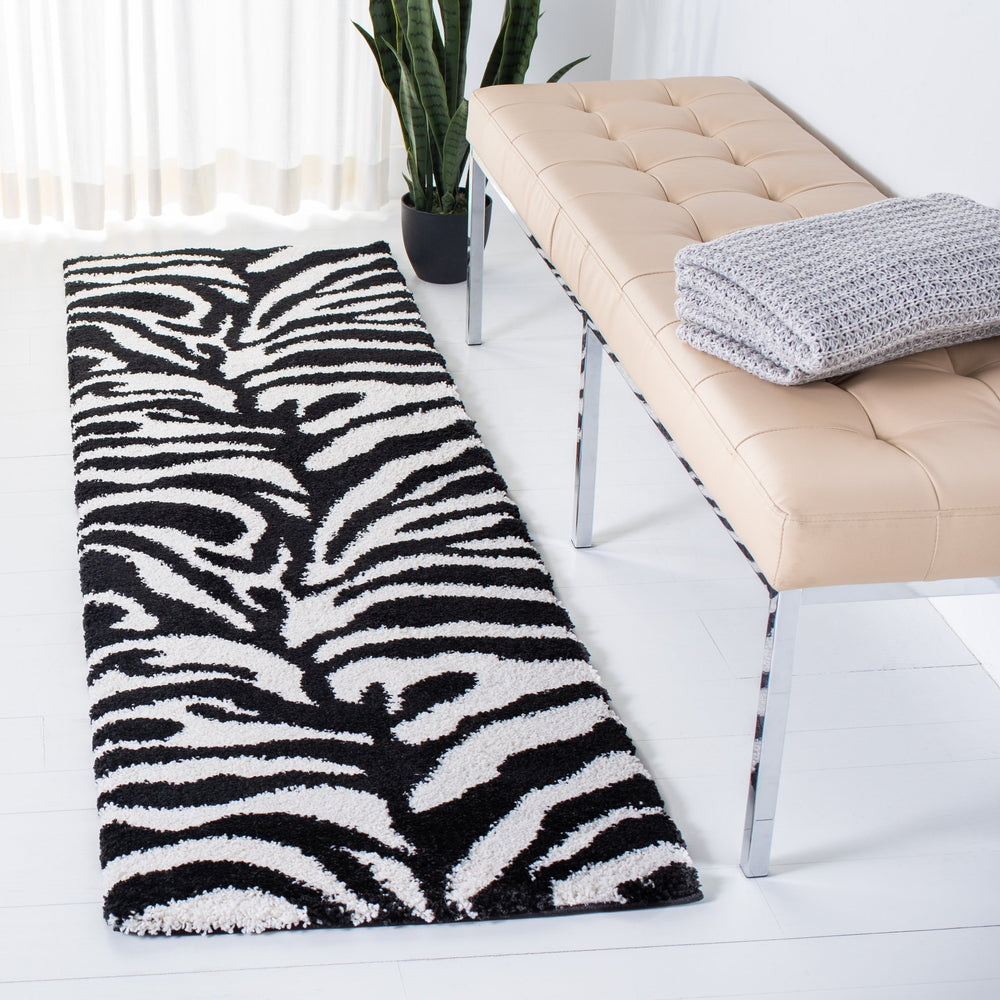 Safavieh Florida Ivory And Black Oval Shag Rug — Flokati-Style Plush Pile, Power-Loomed Turkey Durability 6'-0" x 8'-0" SG452-1290-68OV