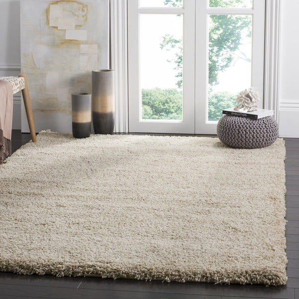 Safavieh Sgn725 Plush Round Shag Rug – Luxurious Flokati-Style Pile, Cozy Neutral Tones For Living Spaces 4'-0" x 4'-0" BEIGE SGN725-1313-4R