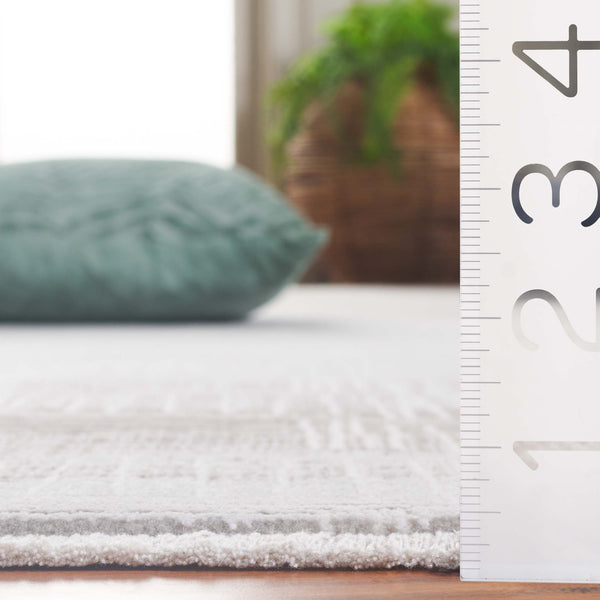 Safavieh Signature Luxurious Grey And Ivory Area Rug - Modern Geometric Design For Elegant Living Spaces Grey ,Ivory 80% Viscose,20% Acrylic Sig736f-9