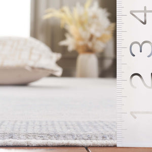 Safavieh Signature Exquisite Modern Area Rug In Soft Ivory And Grey Geometric Design For Elegant Spaces Ivory ,Grey 80% Viscose,20% Acrylic Sig738a-8