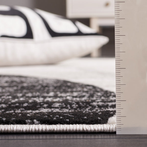 Safavieh Skyler 115 Power Loomed 55% Polypropylene, 40% Jute, 5% Polyester Modern Rug Ivory Grey / Black SKY115A-9