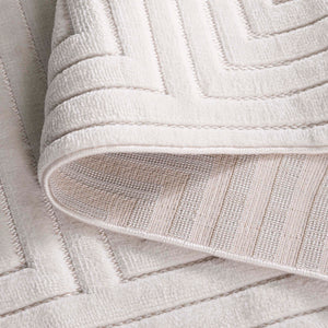 Safavieh Selena Elegant Modern Area Rug - Luxurious Turkish Craftsmanship For Sophisticated Home Décor Ivory Polypropylene Sle662a-7r