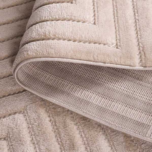 Safavieh Selena Elegant Modern Area Rug - Luxurious Turkish Craftsmanship For Sophisticated Home Décor Beige Polypropylene Sle662b-5