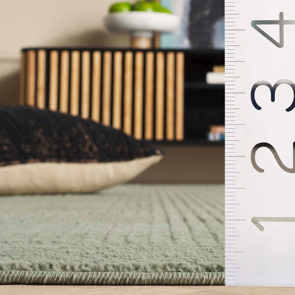 Safavieh Selena Elegant Geometric Area Rug In Lush Green - Premium Quality, Durable, Modern Home Decor Piece Green Polypropylene Sle686y-28