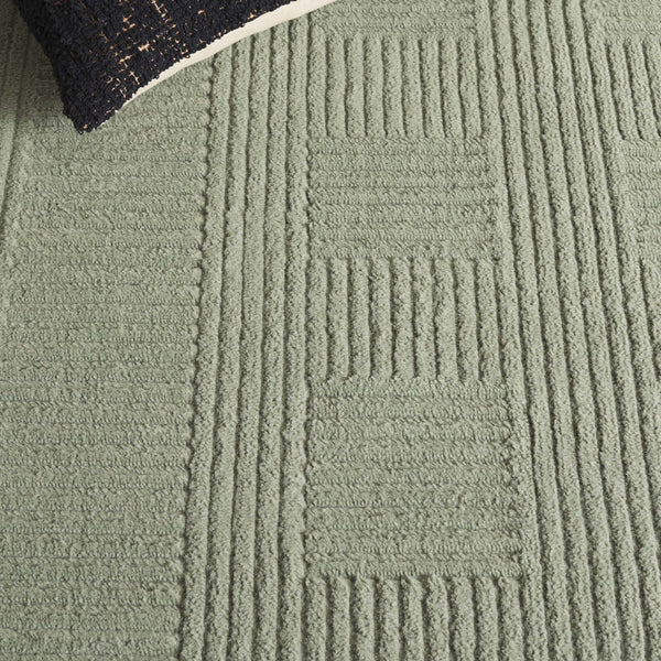 Safavieh Selena Elegant Geometric Area Rug In Lush Green - Premium Quality, Durable, Modern Home Decor Piece Green Polypropylene Sle686y-28