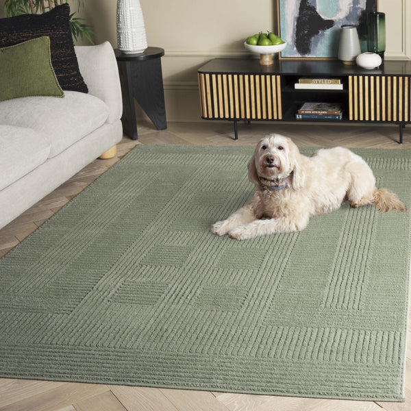 Safavieh Selena Modern Round Green Rug With Geometric Motif, Low-Profile Durable Polypropylene For High-Traffic Homes 5'-3" x 5'-3" SLE686Y-5R
