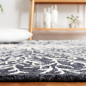 Safavieh Soho 257 SOH257 Hand Tufted Floral Rug Black / Ivory SOH257Z-5