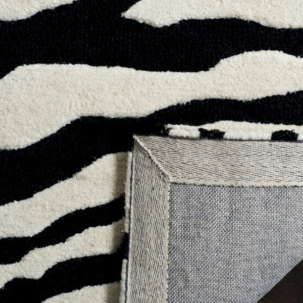 Safavieh Soho 257 SOH257 Hand Tufted Floral Rug Black / Ivory SOH257Z-5