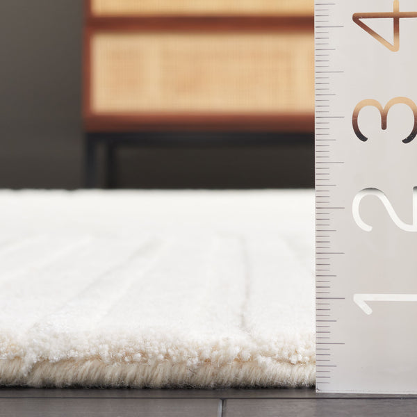 Safavieh Soho 626 Hand Tufted Contemporary Rug Beige / Ivory 5' x 8'